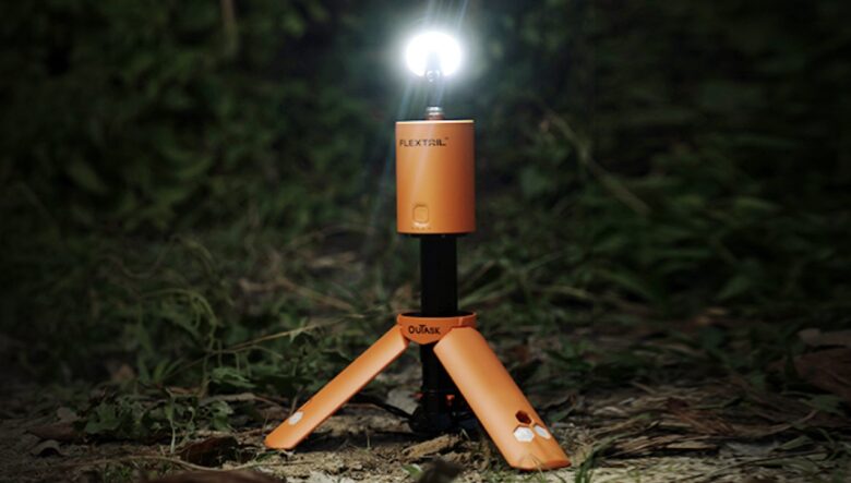 自在三灯式LEDライト 小さけれ 三脚付き